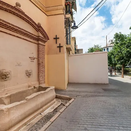 Modern Unit 5 Mins Walk To Historical